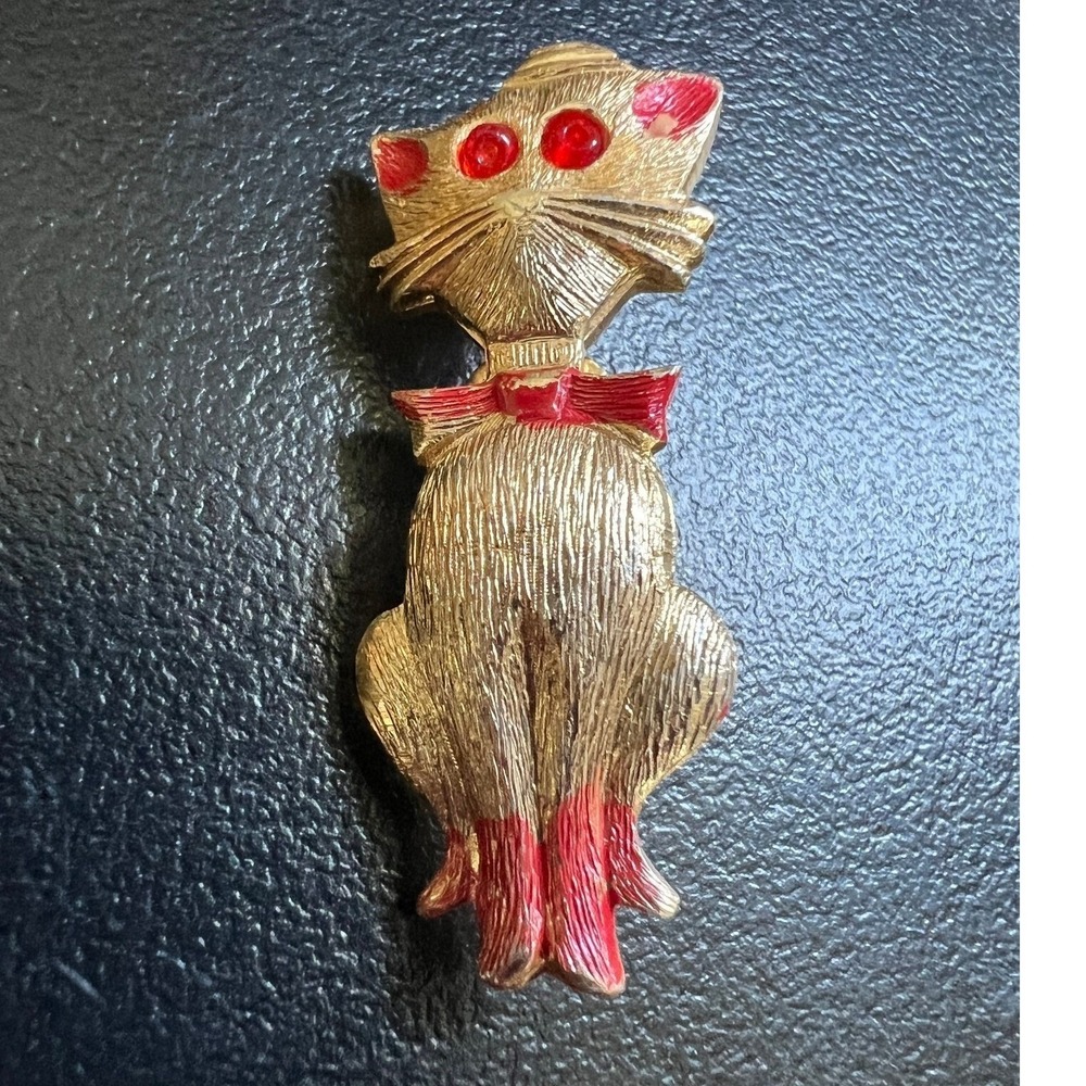 Vintage Cat Brooch Red Enamel Gold Tone Kitten Pin